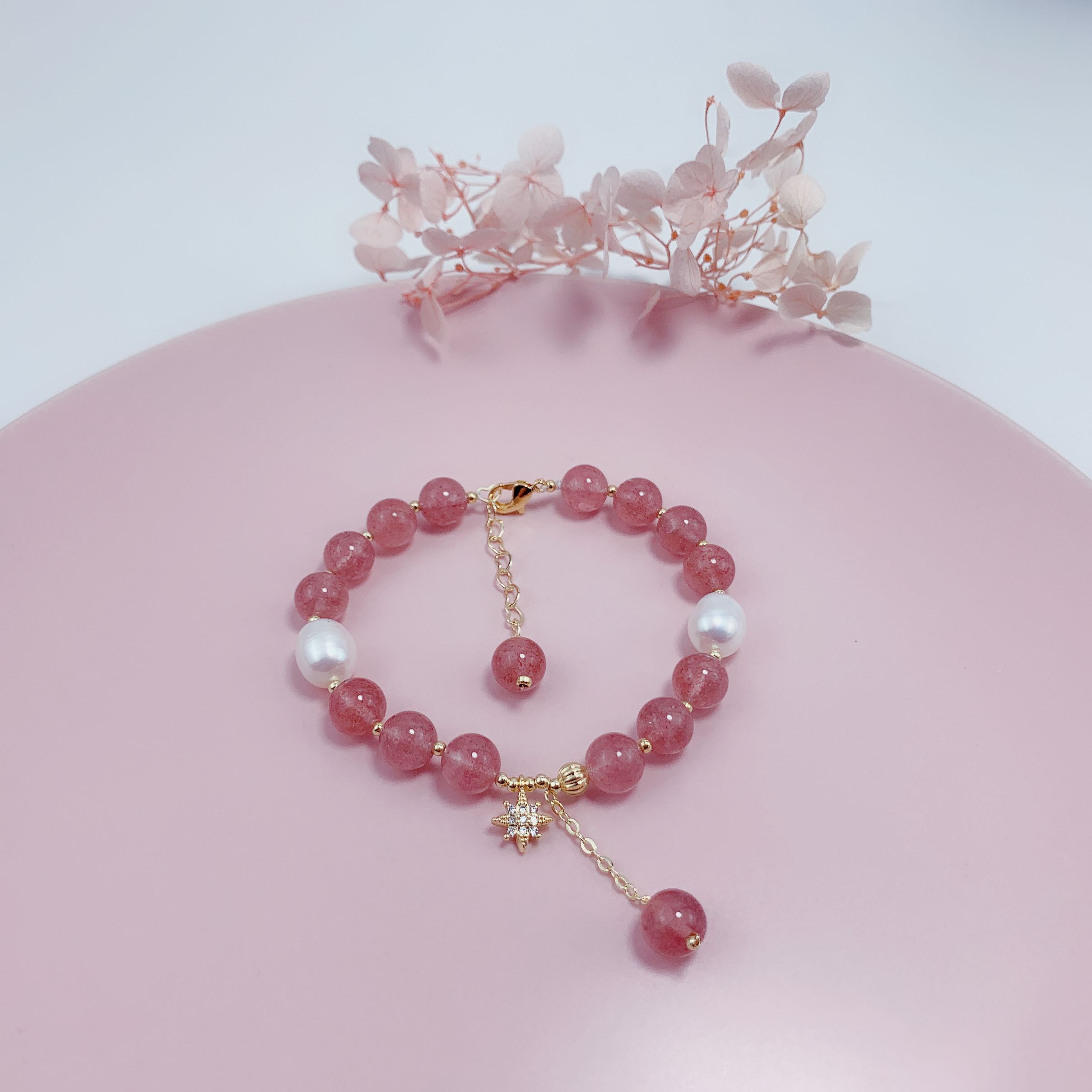 Yiwu good crystal strawberry bracelet summer pearl bracelet simple personality jewelry fashion female jewelry