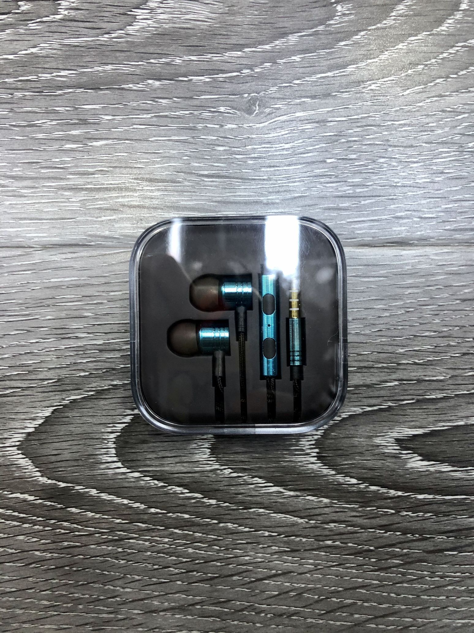 Four square box metal earphone 01 thumbnail