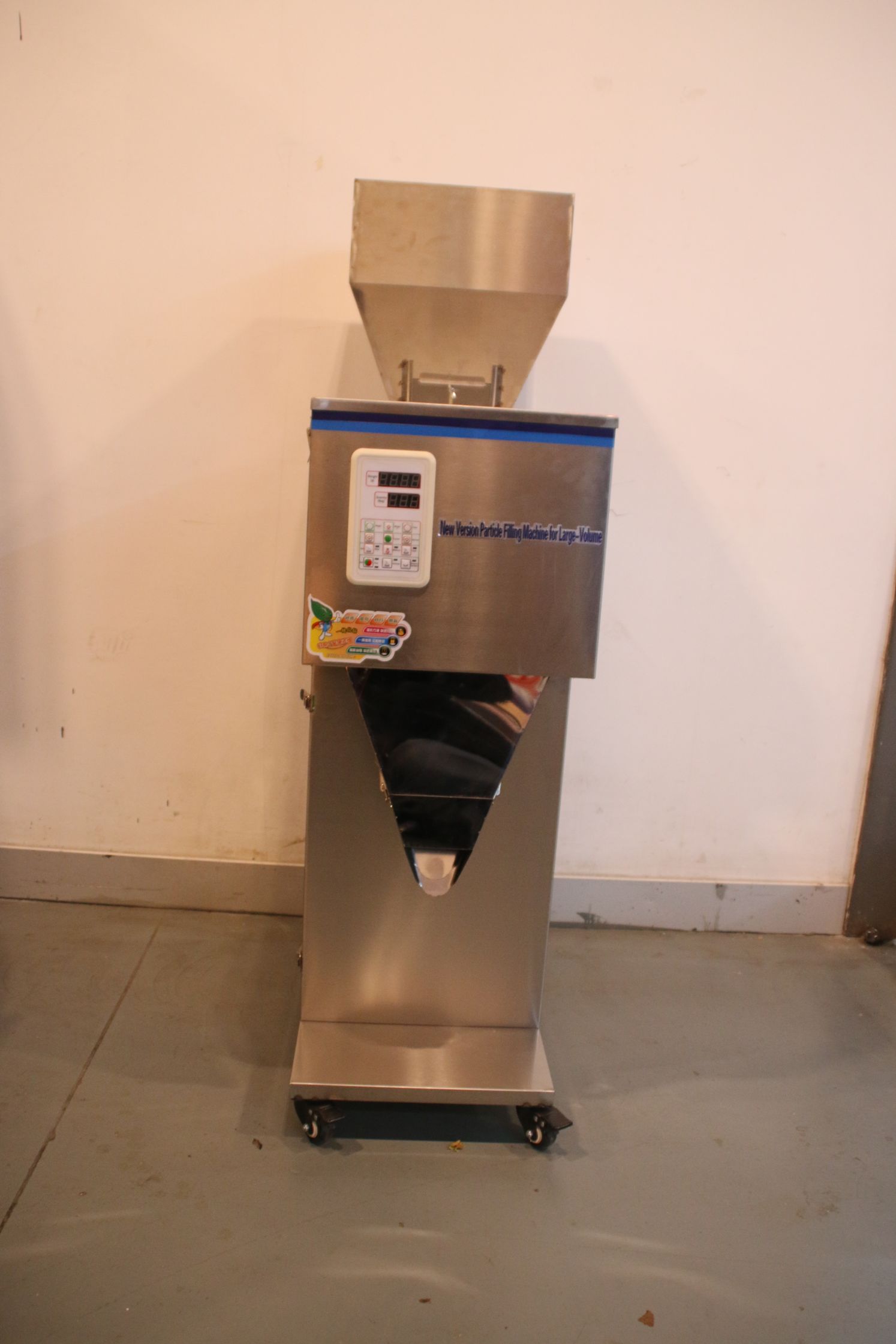 自动大剂量分装机1500G颗粒粉末分装机