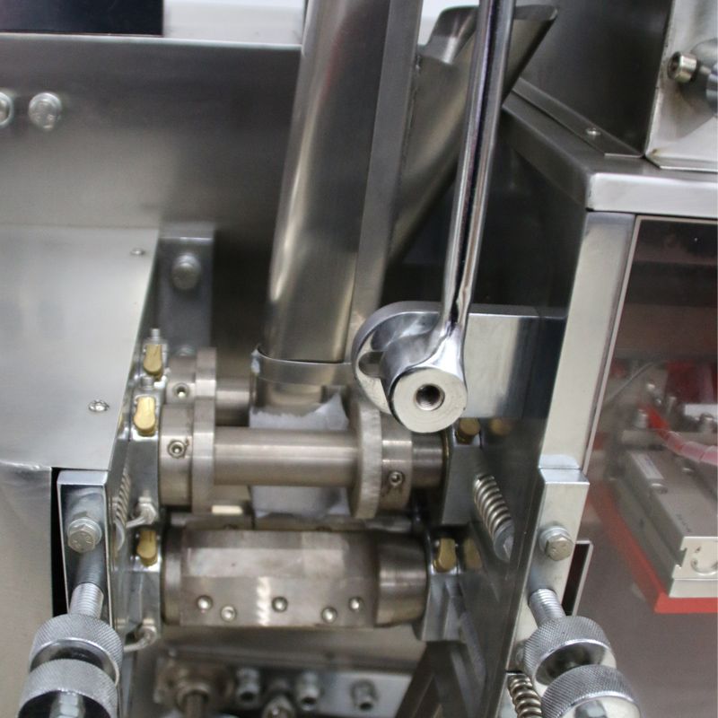 Fully automatic tea bag packaging machine with label and thread for inner and outer packaging details Picture