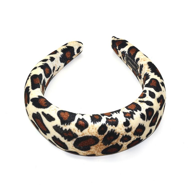 ins best-selling leopard print hair bands, European, American and Korean velvet sponge head fasteners, women's accessories manufacturer wholesale detail image 2