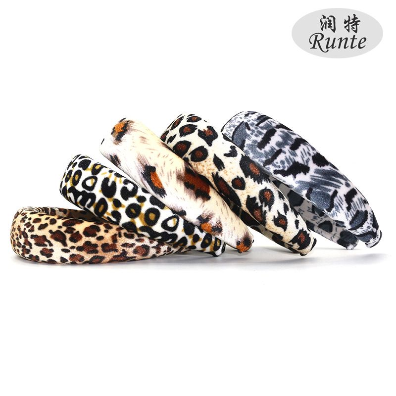 ins best-selling leopard print hair bands, European, American and Korean velvet sponge head fasteners, women's accessories manufacturer wholesale detail image 1