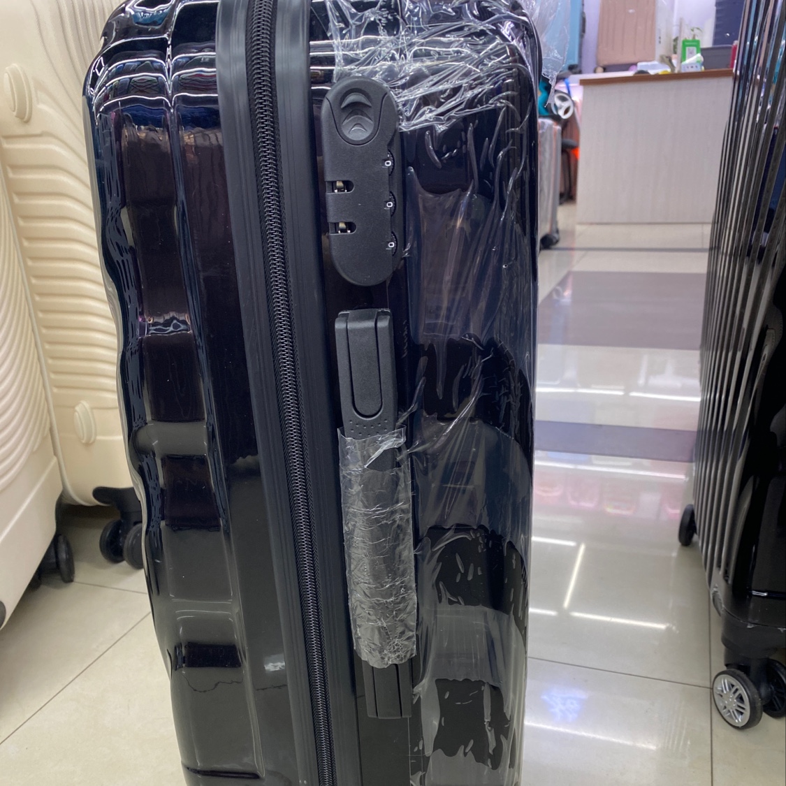 LC-002PVC黑色拉链拉杆箱炫酷时尚男士必备产品图