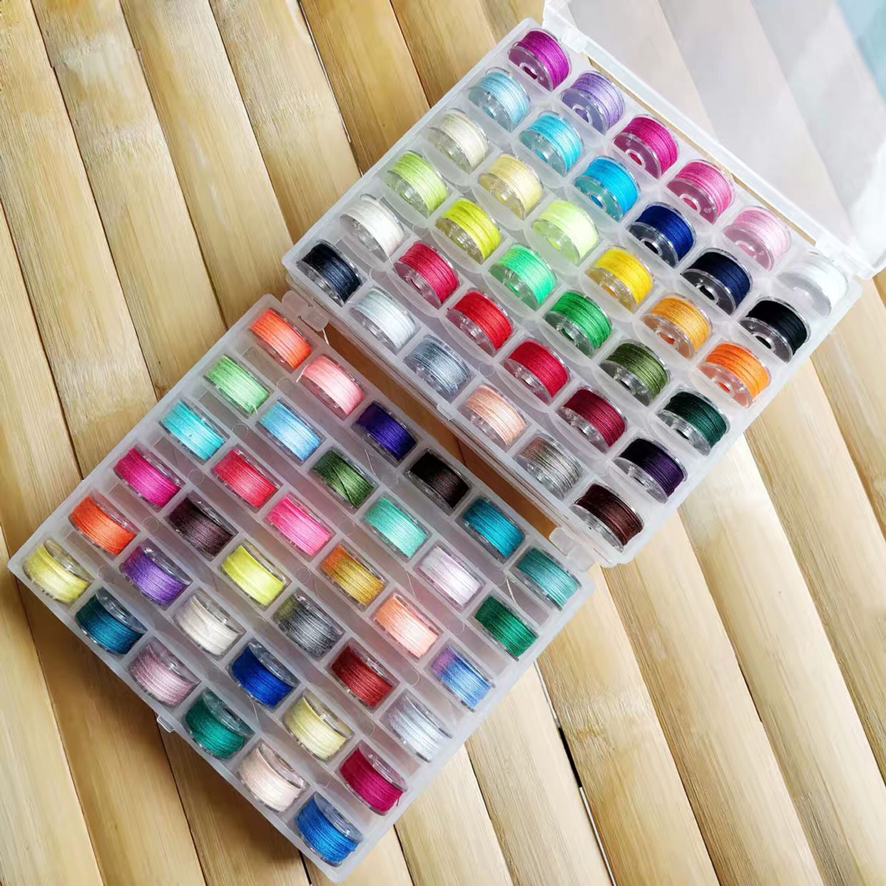 Direct sales from the manufacturer of in-stock color mixed 25-grid shuttle core box sewing thread, sewing thread and polyester thread for clothing details Picture