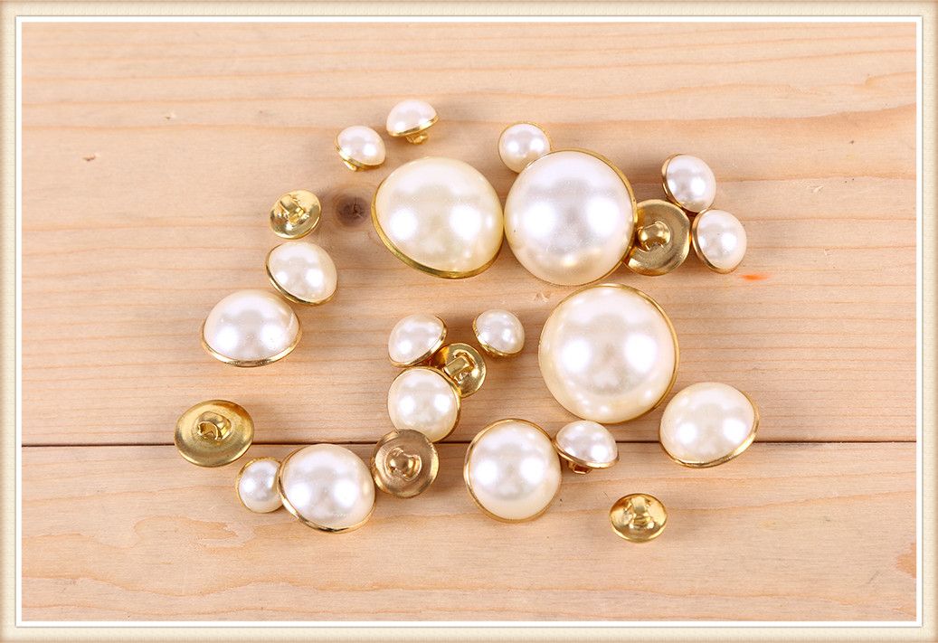 Pearl button QQ round versatile chanel-style shirt, women's decorative button cardigan shirt, black and white buttons details Picture