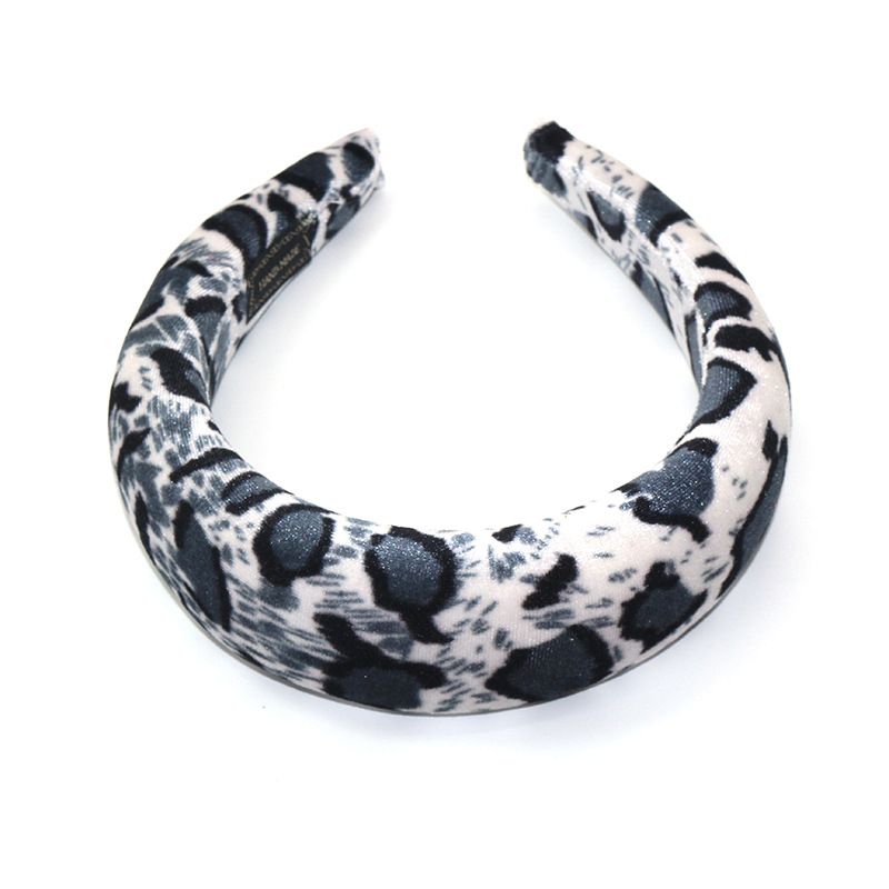ins best-selling leopard print hair bands, European, American and Korean velvet sponge head fasteners, women's accessories manufacturer wholesale detail image 4