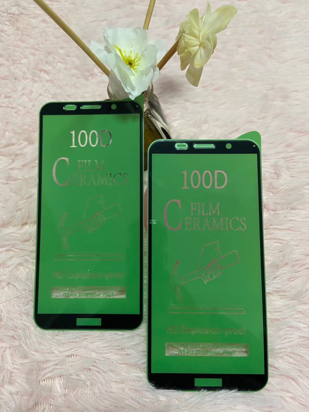 手机保护膜实物图
