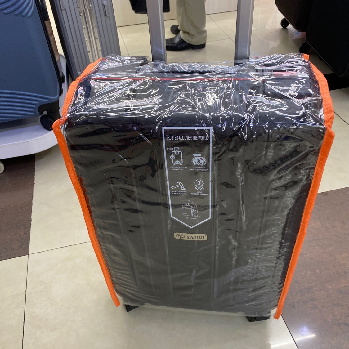 PP20寸时尚潮流黑色拉杆箱