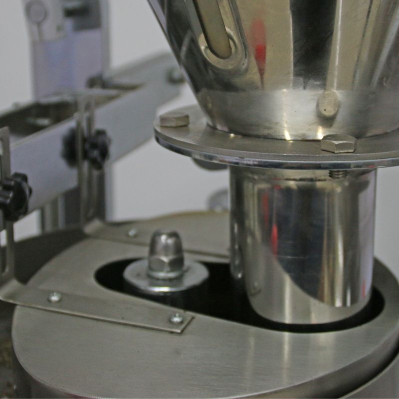 Fully automatic tea bag packaging machine with label and thread for inner and outer packaging detail image 2