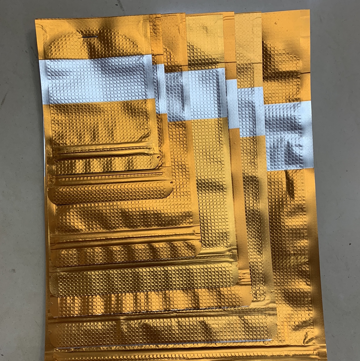 Dark gold embossed window self-standing bone bag 16*22