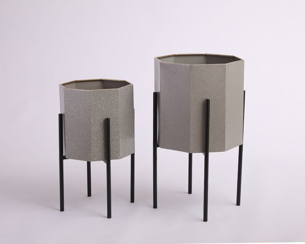 The factory sells the green rose flower frame floor type Nordic living room indoor and outdoor balcony to contracted contemporary plant frame full figure