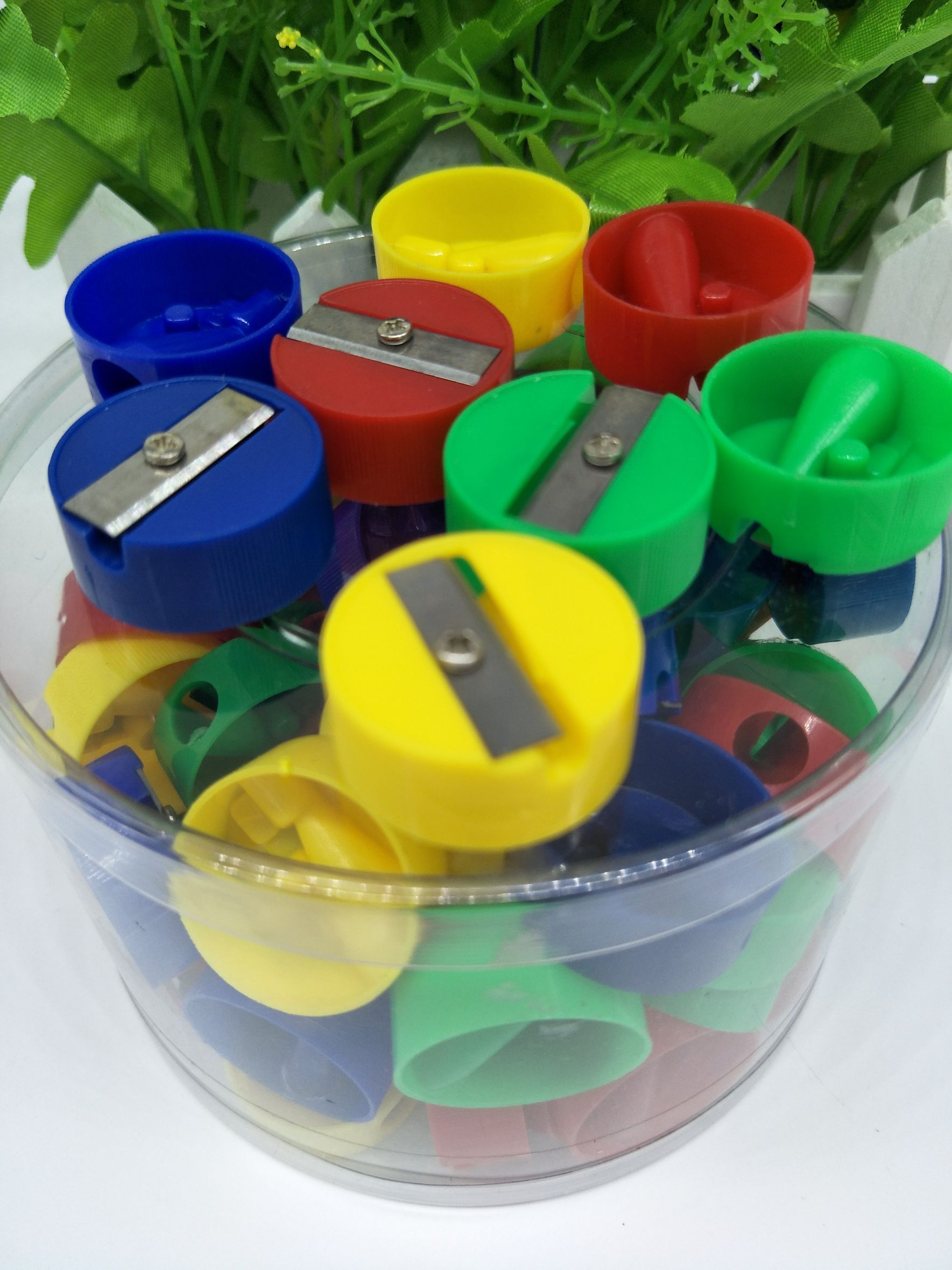 小圆型迷你卷笔刀 简单实用学生卷笔刀详情1