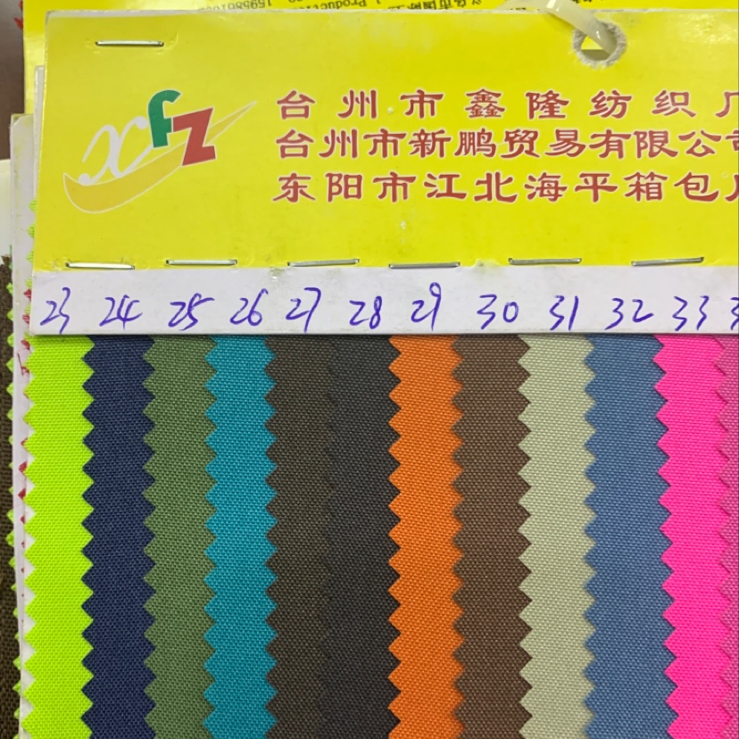 厂家直销热销新款皮革大量现货高中低档箱包沙发鞋材面料300Dpu 23-40产品图