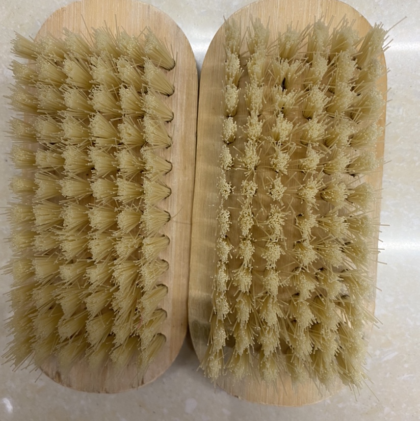 High-grade bamboo clothes brush