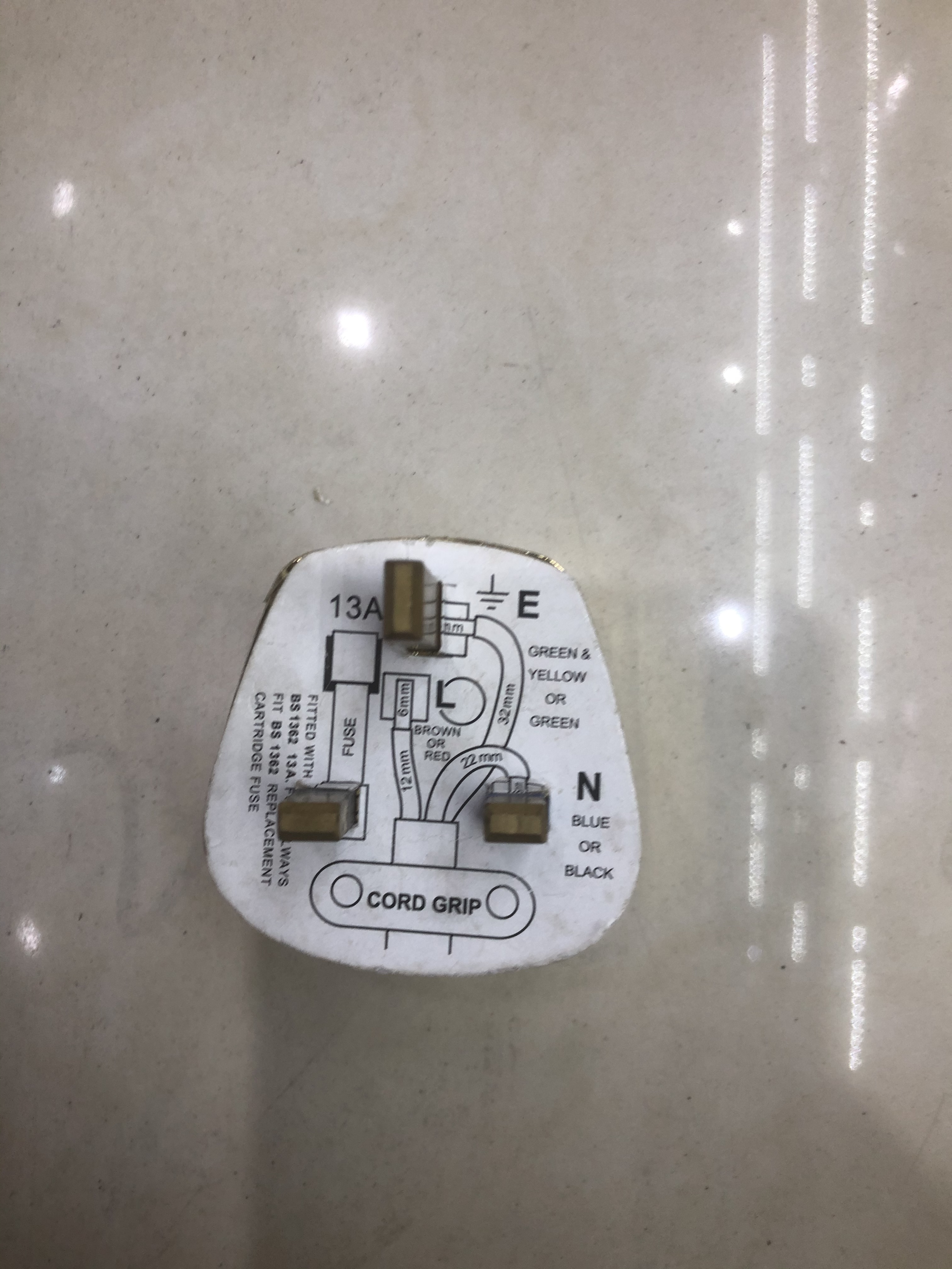 13A plug gold-plated details Picture