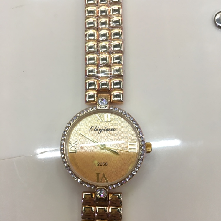 ساعة ذهبية متدرجة