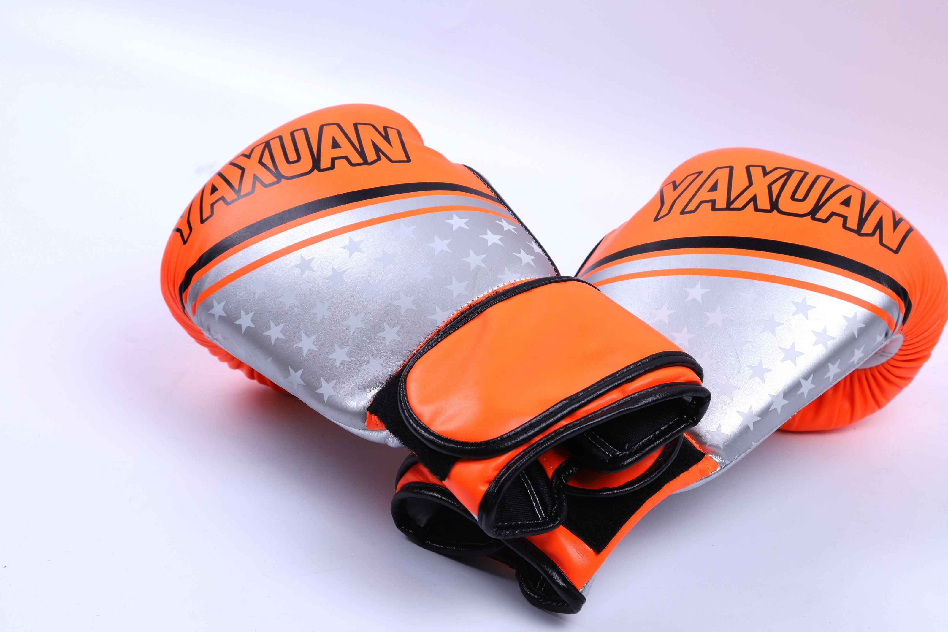 Wholesale boxing gloves for martial arts and fitness from Yiwu. Good quality boxing gloves details Picture