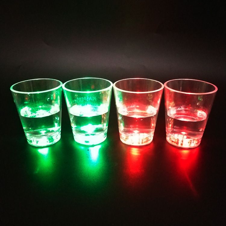 酒吧KTV用途助威道具LED烈酒杯入水亮机芯发光杯多款可选