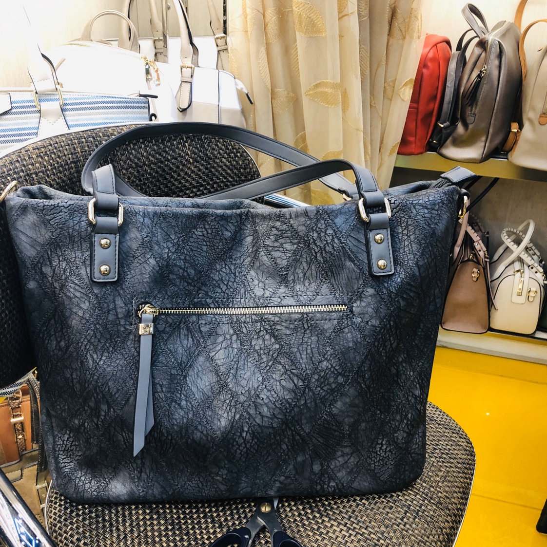 灰色女士单肩包