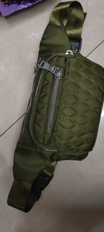 绿色腰包时尚流行产品图