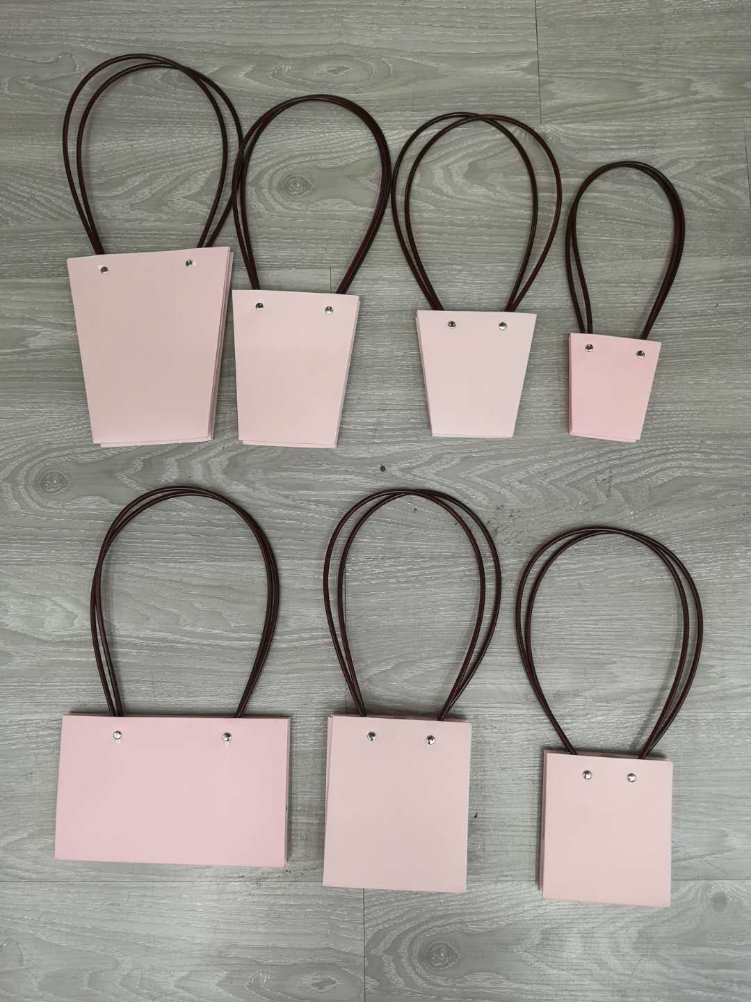 粉红鲜花包装袋，教师节礼品袋图