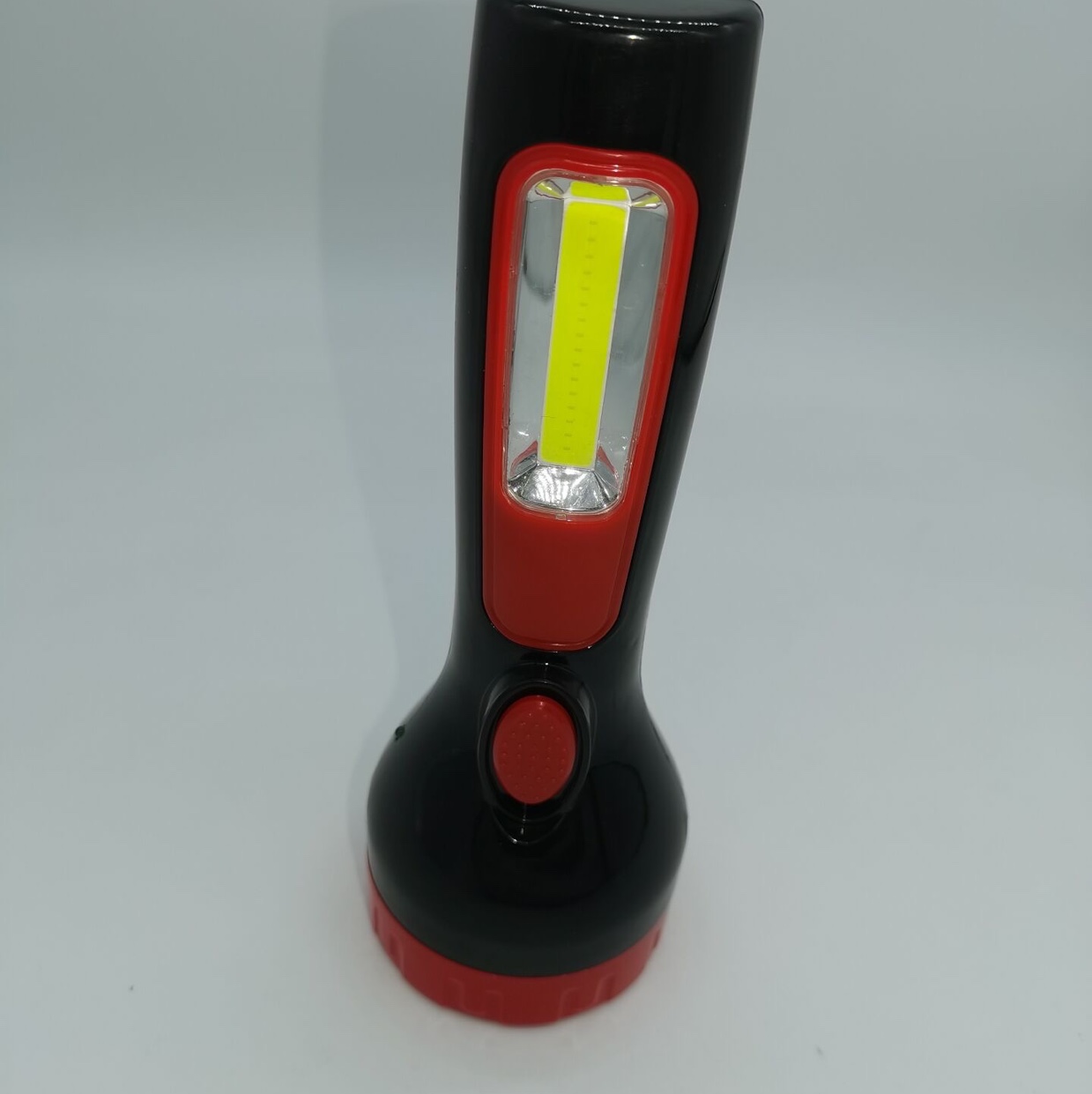 巴西插头充电手电筒 专供巴西手电筒 强光充电手电筒