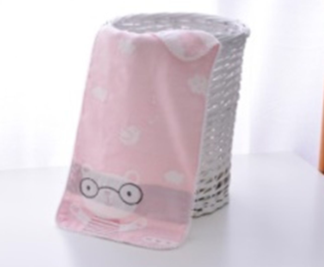 Yiwu Selection glasses bear baby towel /42313