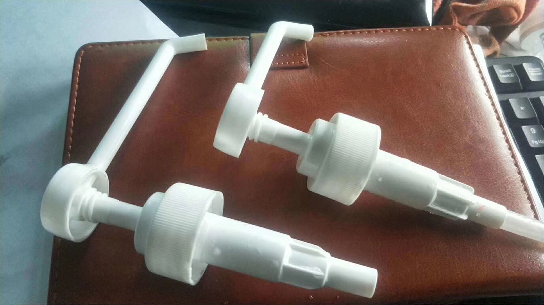 28牙洗手液喷头 长柄医院免洗消毒液喷头 喷雾头 28牙长嘴喷雾泵002详情2