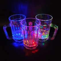 直身LED发光啤酒杯发光闪光杯酒吧创意水感应发光杯