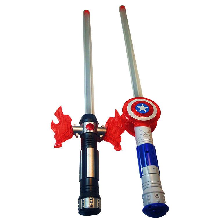 英雄光剑闪光棒 太空声闪光棒 美国队长激光剑 玩具发光宝剑白底实物图
