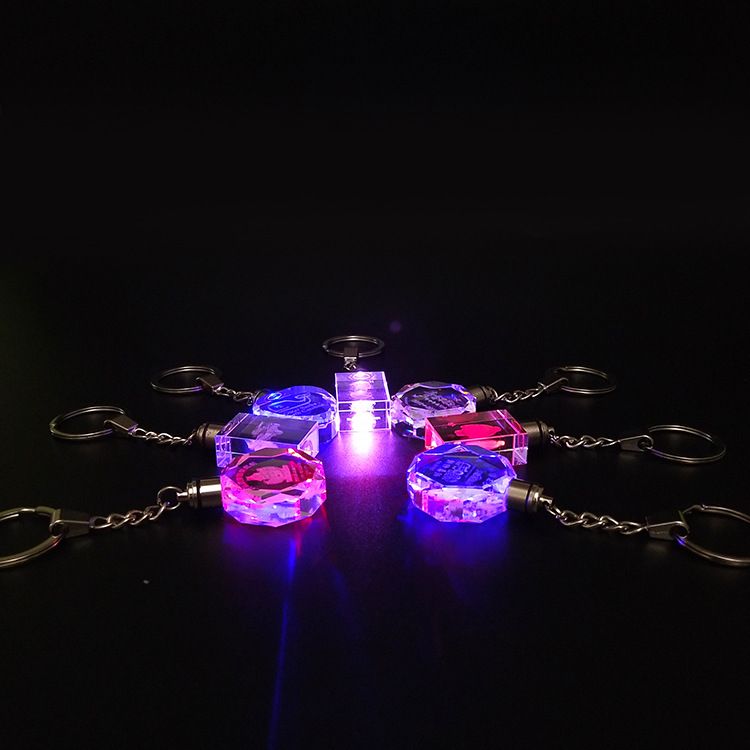 The LED crystal keychain can be customized with any pattern LOGO, available in single color or seven colors details Picture