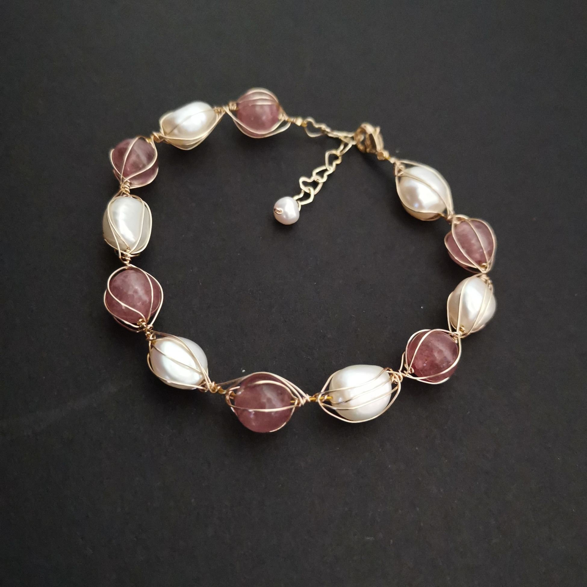 Yiwu Good original hand-made guardian strawberry bracelet /4511 full figure
