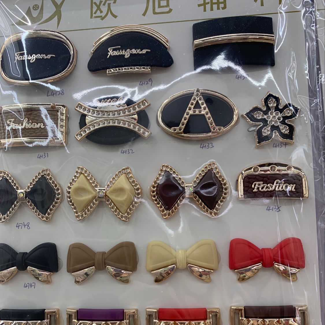 厂家直销塑料爆款UV鞋扣包扣，塑料配件，电镀扣，服装扣，橡皮扣，ABS,PVC,PP。图