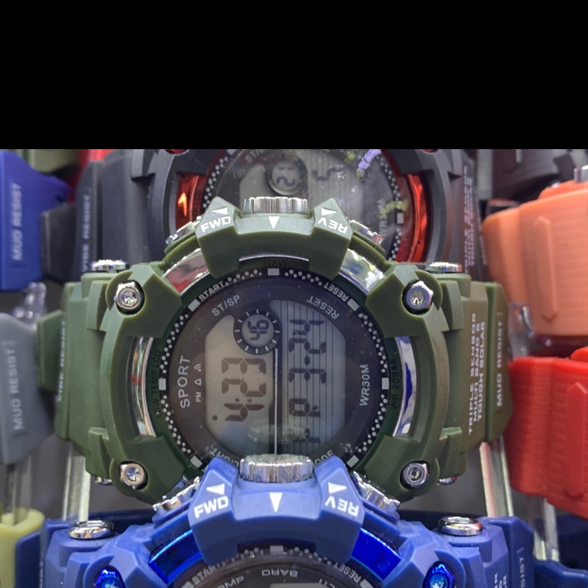 The watch is green for boys and students