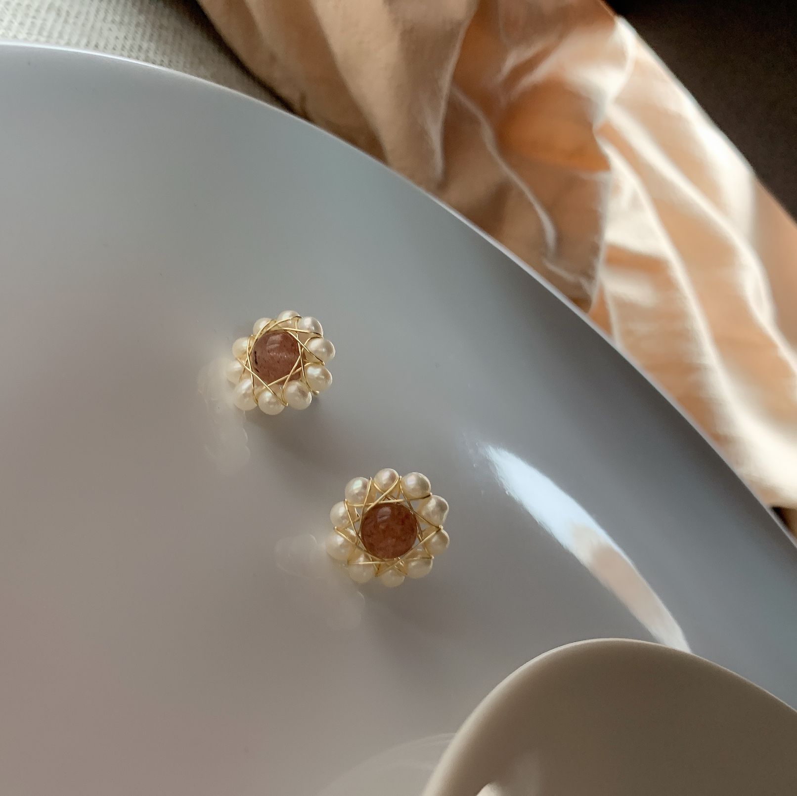 Yiwu Selection girl heart strawberry crystal around sunflower pearl ear nail /4511 full figure