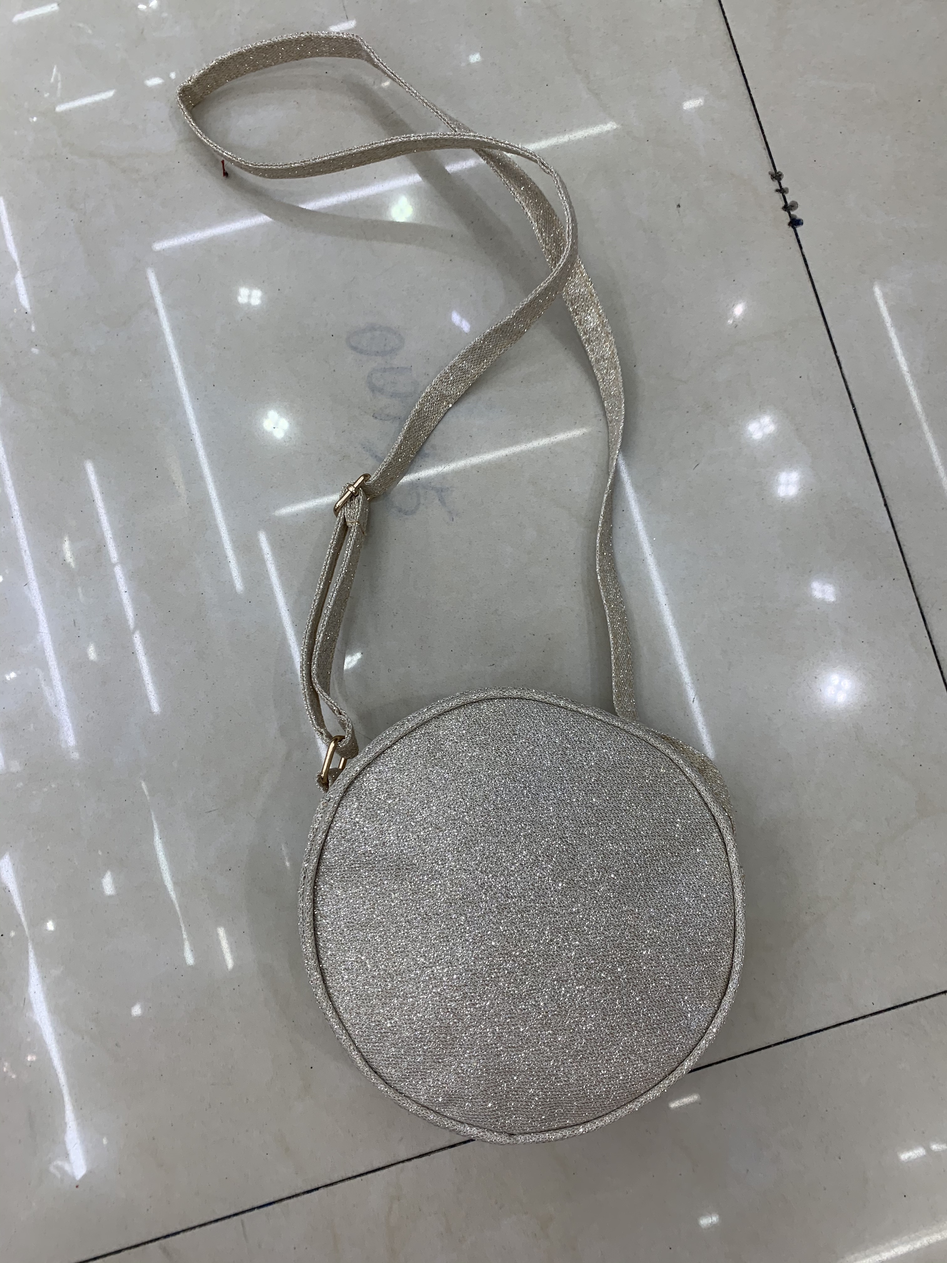 2020新款亮闪闪 小斜跨包 圆桶包产品图