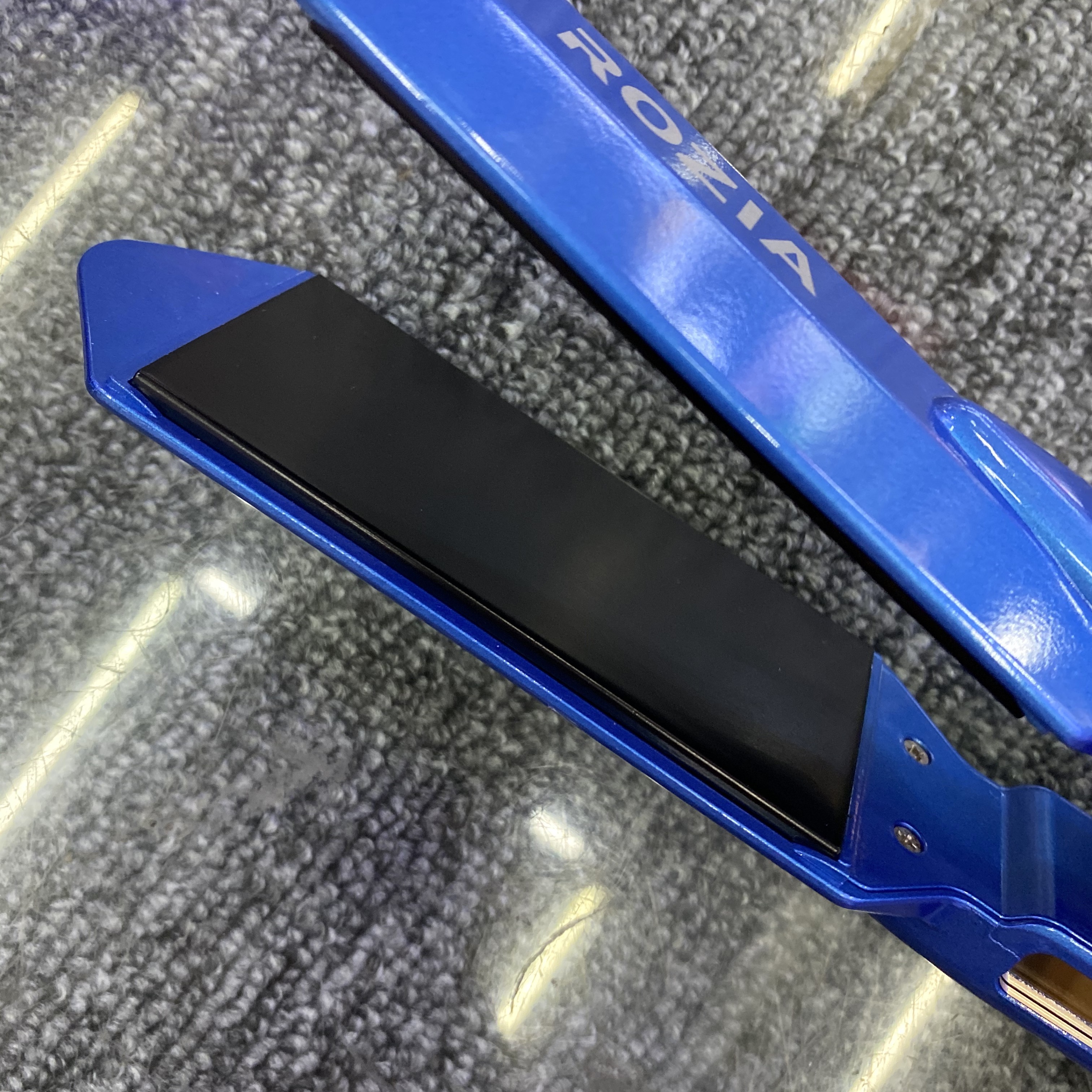 The adjustable temperature range of the Rozia lady's straight plate clamp shows HR745 Application Scenario