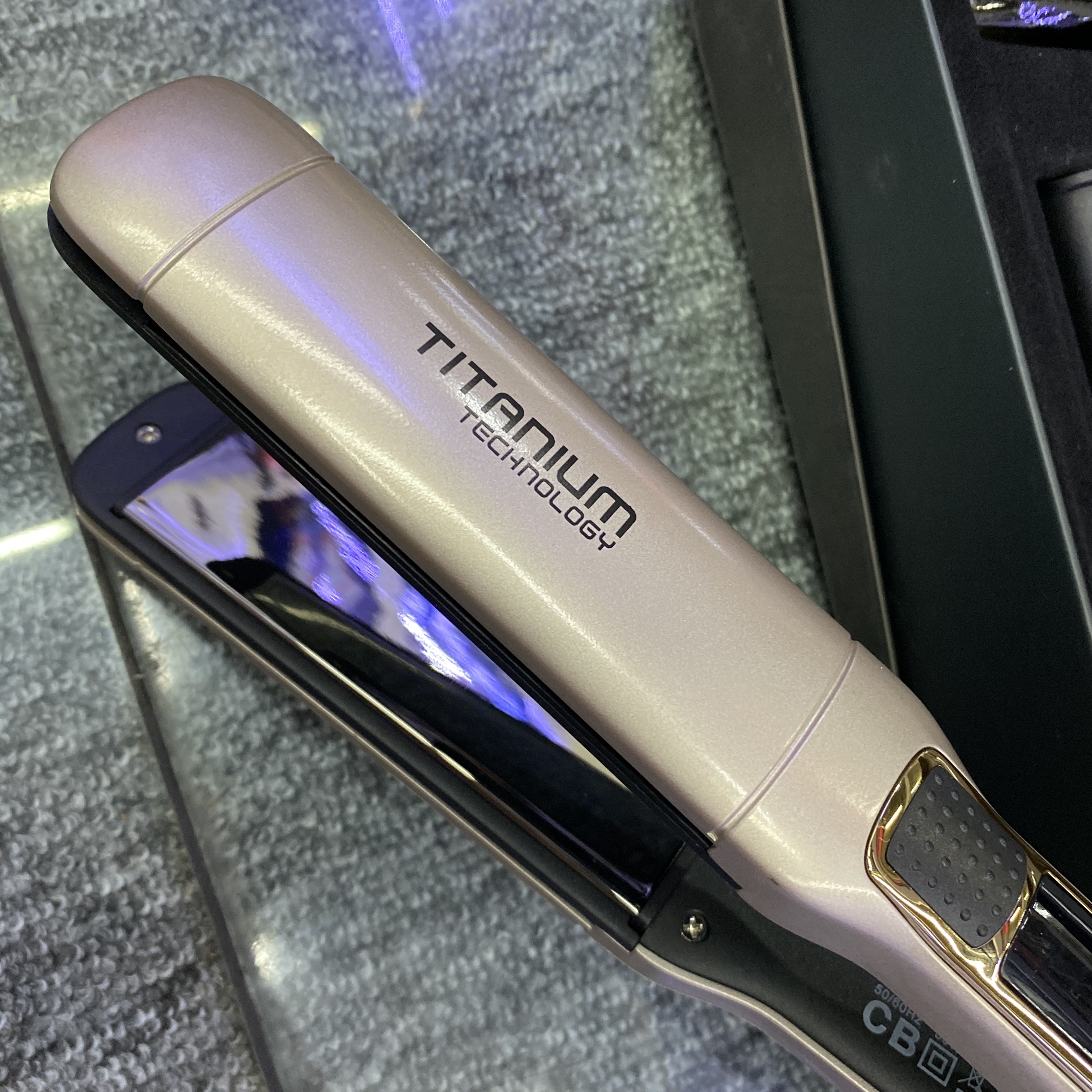 ROZIA Hair Care LED display temperature-controlled splint with hair essential oil HR730 Specification image