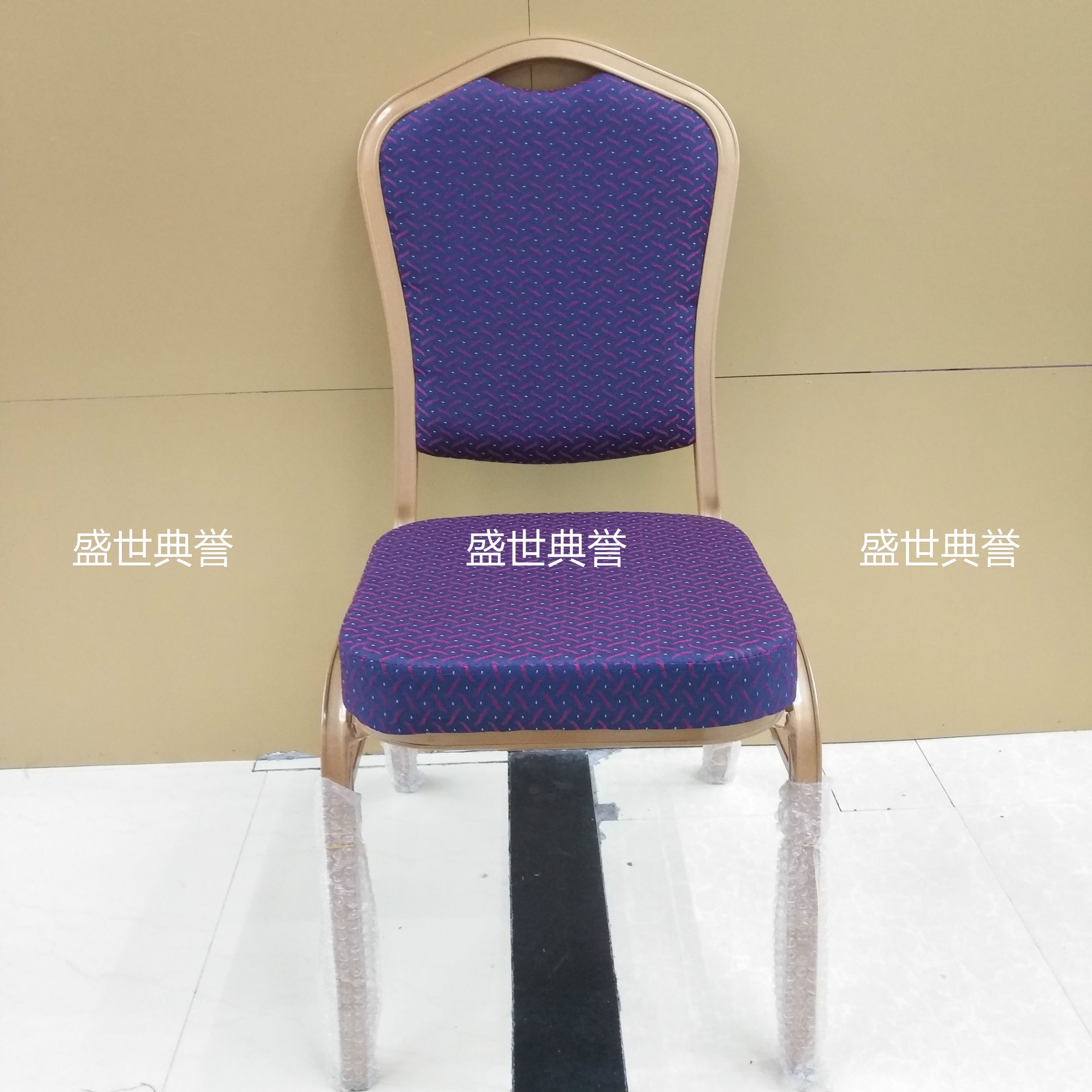 杭州度假酒店宴会家具定做会议中心铝合金椅子饭店婚宴会议桌椅产品图