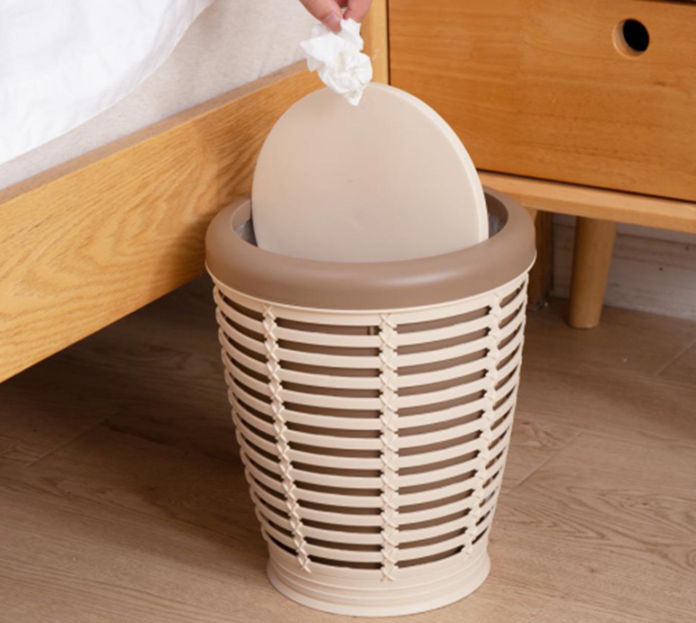 Yiwu good European style shake lid trash can /TZ full figure
