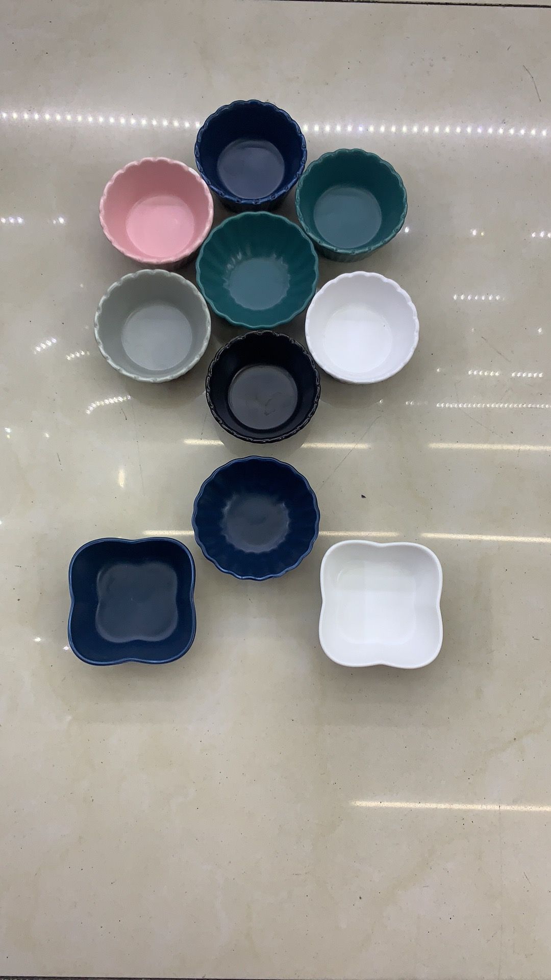 6-Color Ceramic Dish full figure