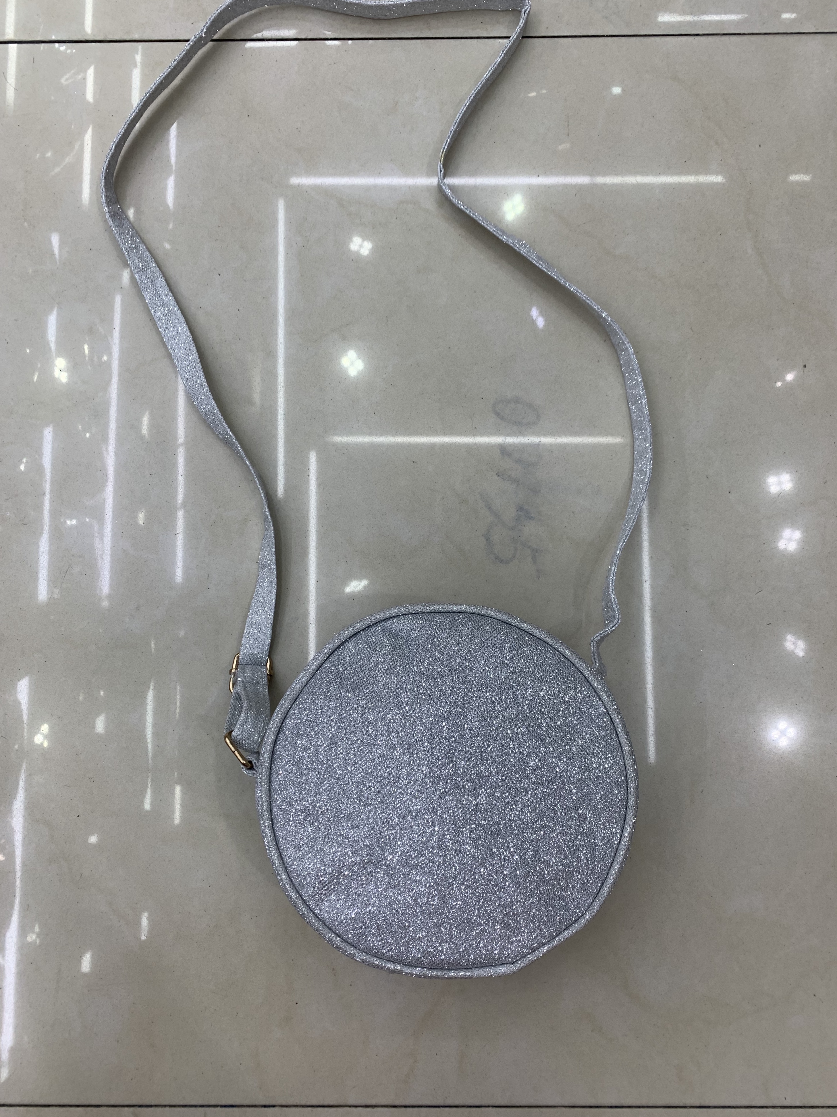 2020新款亮闪闪 小斜跨包 圆桶包细节图