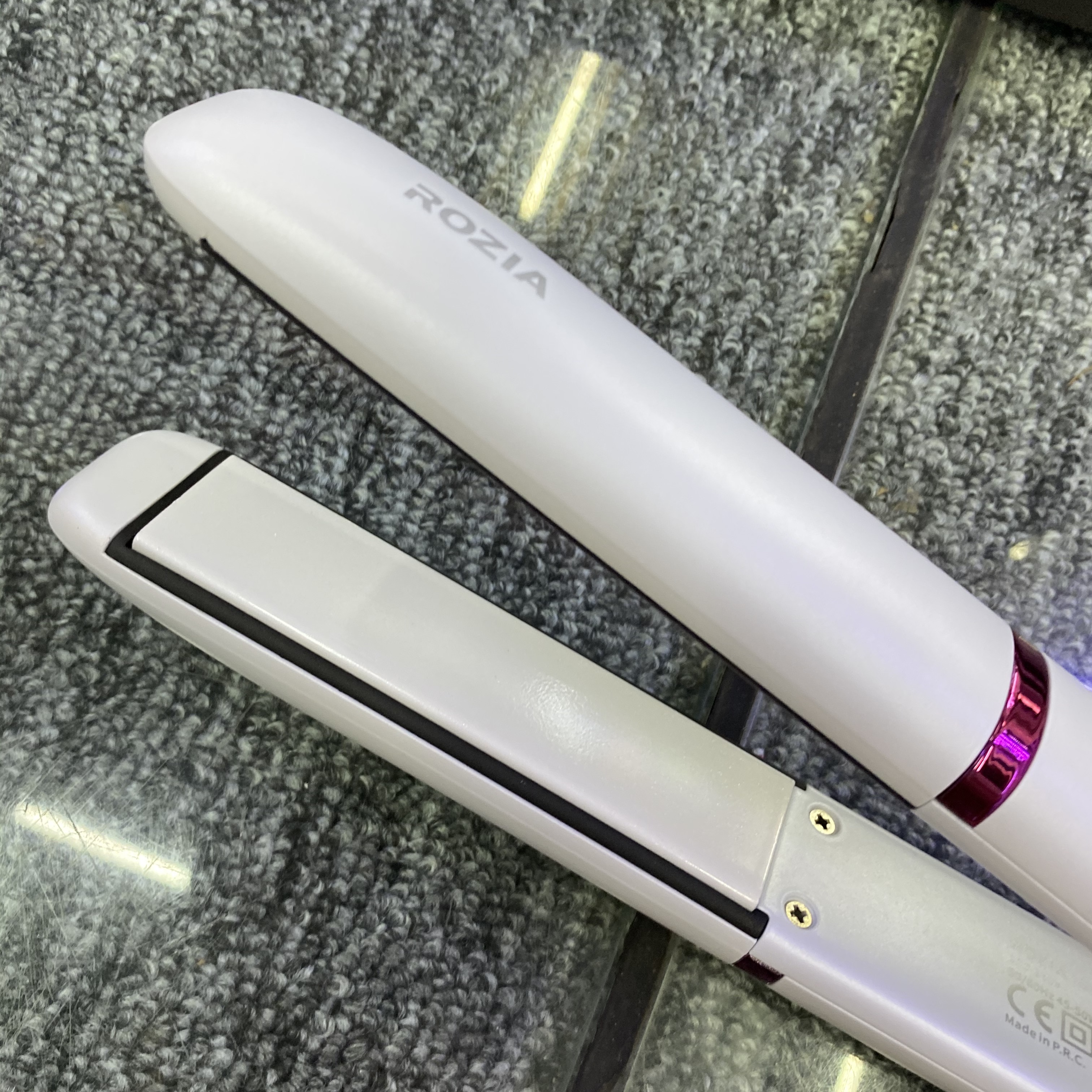 The adjustable temperature range of the Rozia lady's straight plate holder shows HR790S details Picture