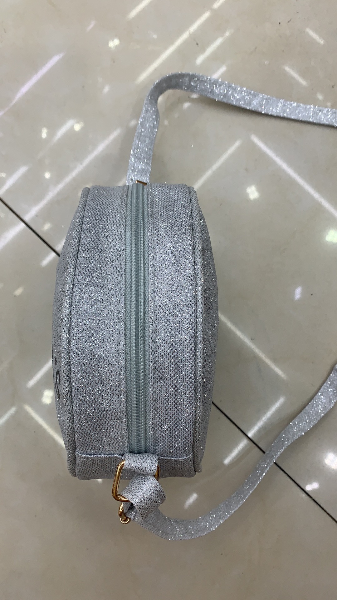 2020新款亮闪闪 小斜跨包 圆桶包白底实物图