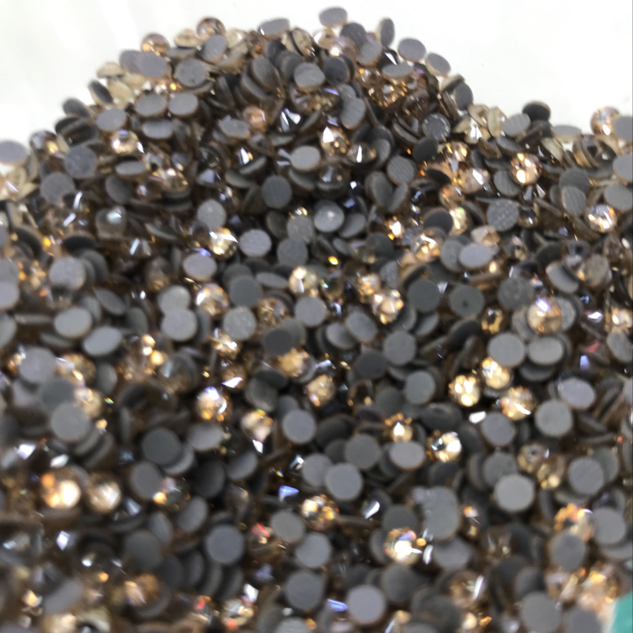 SS10香槟色精品钻产品图