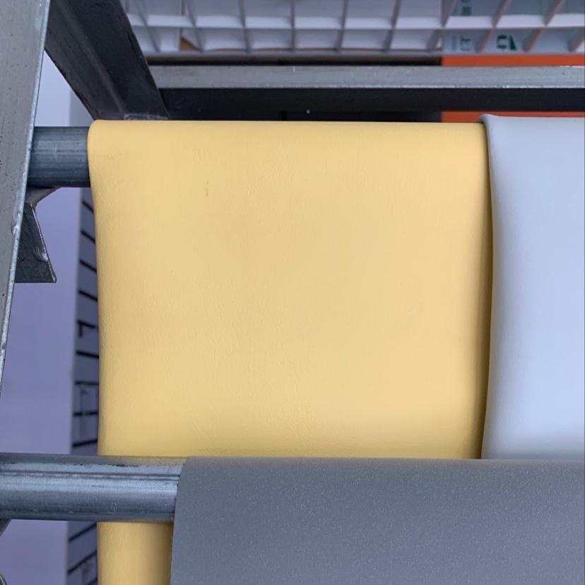 厂家直销热销新款皮革大量现货高中低档箱包沙发鞋材面料淡黄