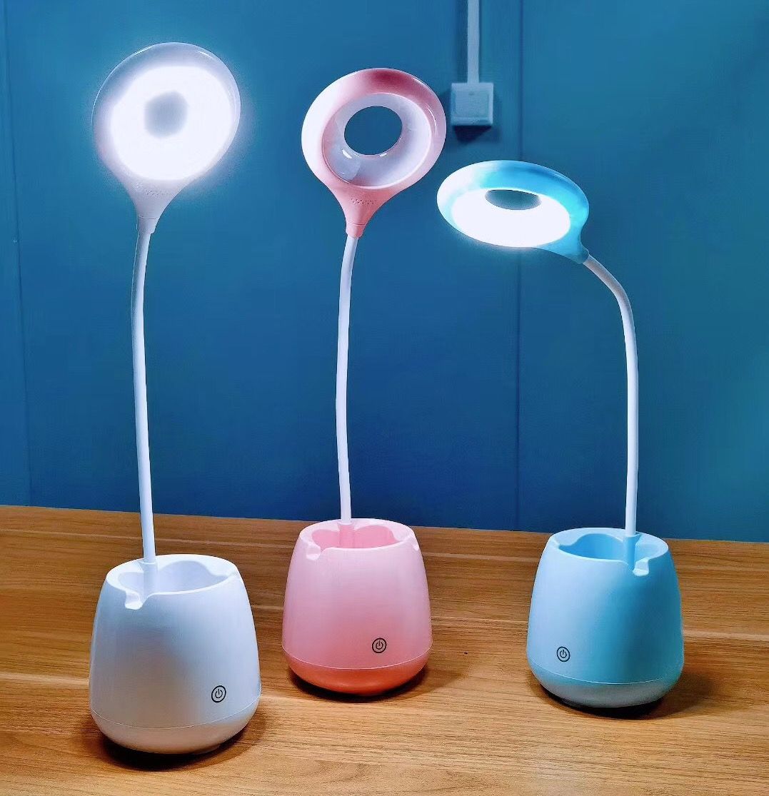 The new S530 multifunctional wireless Bluetooth stereo with a small desk lamp can be used as a phone holder pen holder thumbnail