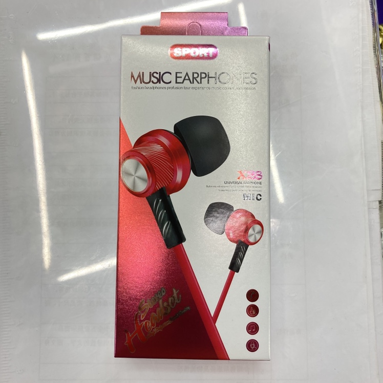 红色入耳式耳机