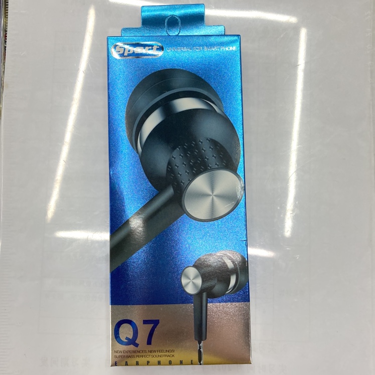 Black in-ear headphones Q7