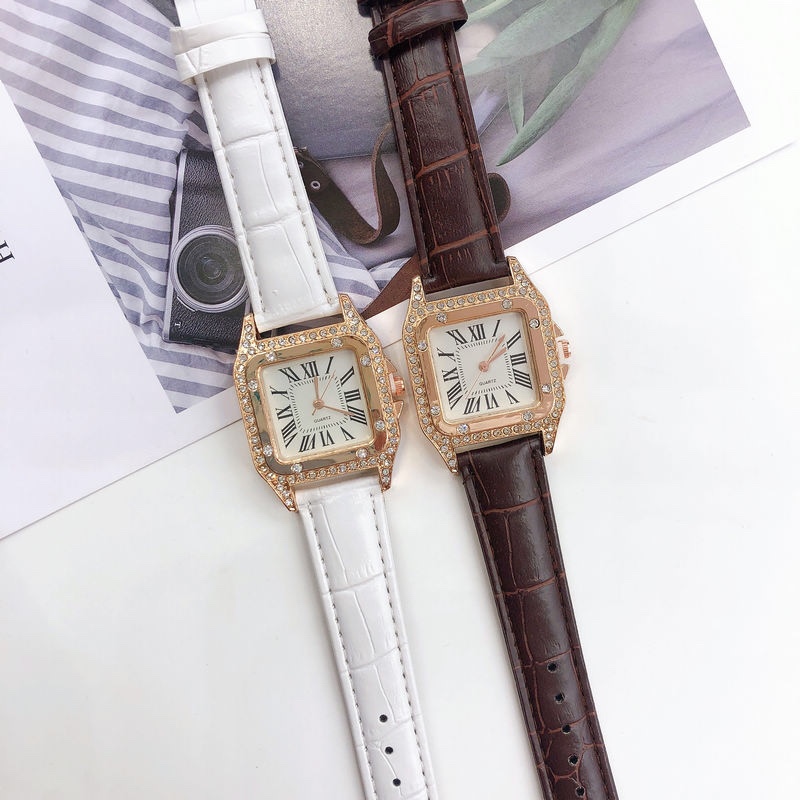 A popular online bestseller, a simple and stylish square ladies' watch with a Roman numeral leather strap Application Scenario